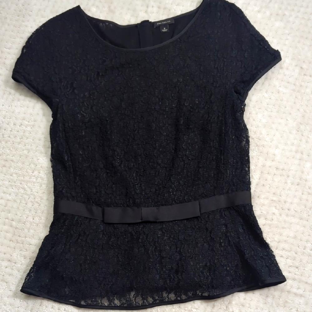 3/$10❣️Anne Taylor Elegant Black Lace Top With Bow Detail